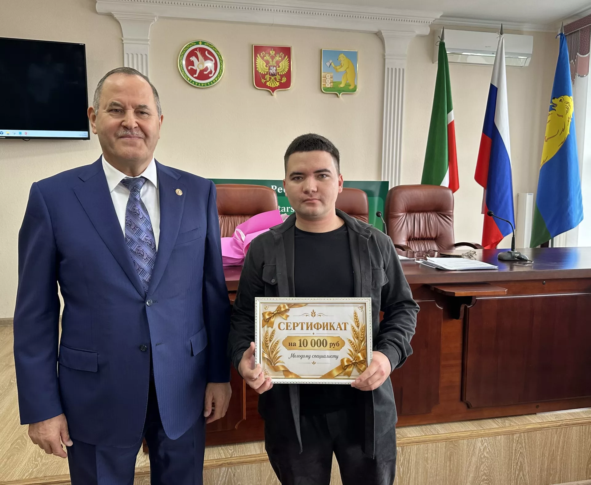 Балтач районы башлыгы авыл хуҗалыгы җәмгыятьләрендә эшли башлаган яшь белгечләр белән очрашты
