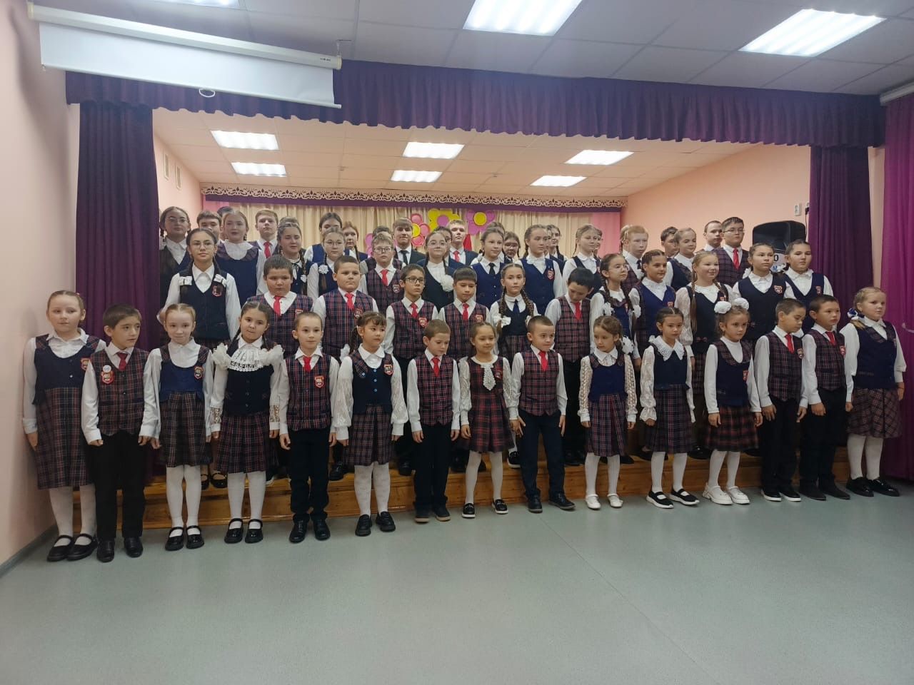 Нөнәгәр мәктәбендә Әтиләр көне узды