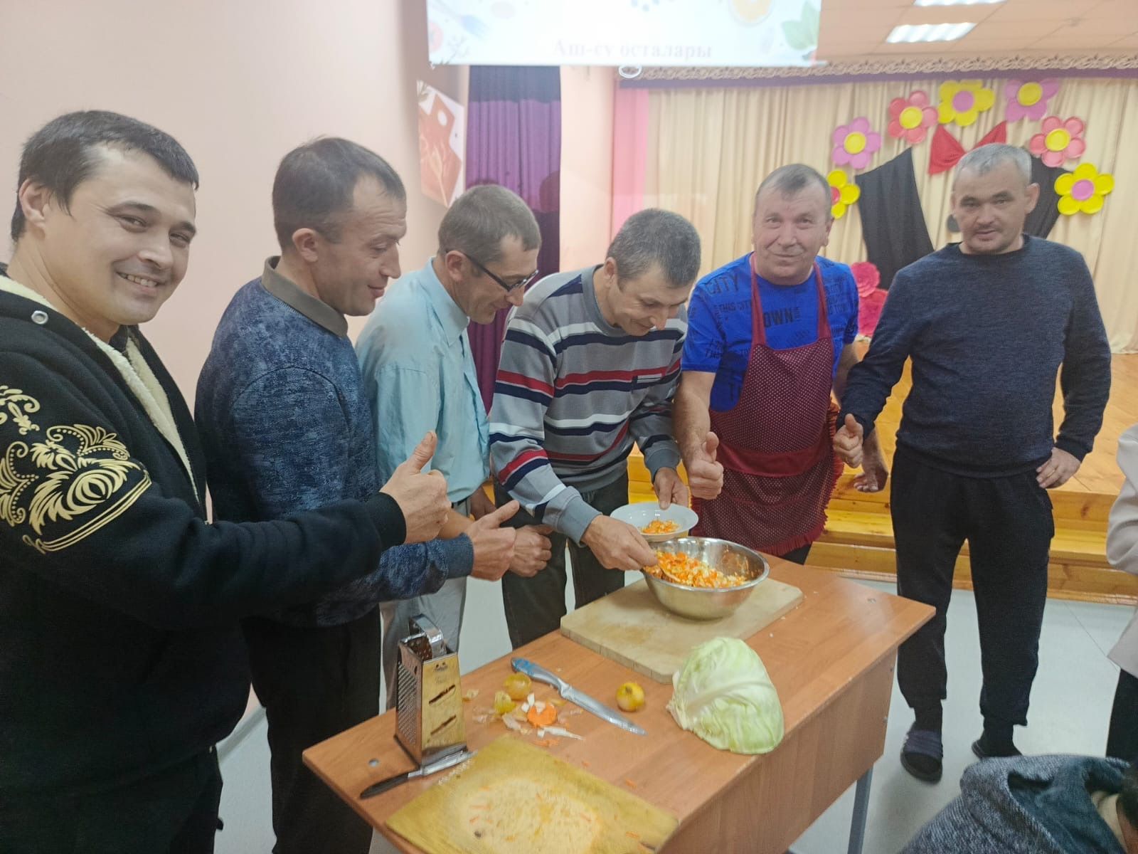 Нөнәгәр мәктәбендә Әтиләр көне узды