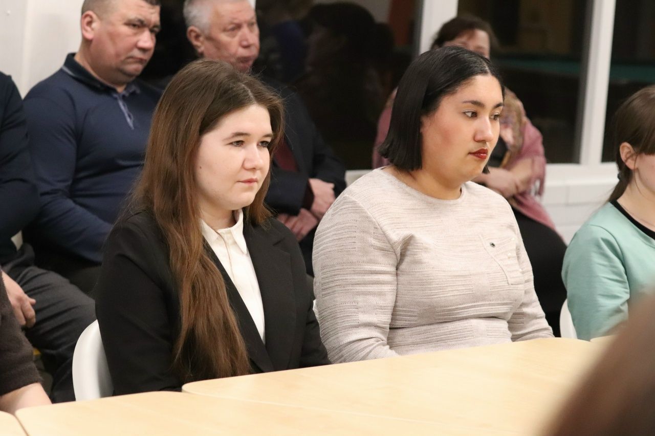 «Хыял» яшьләр үзәгендә студентлар район җитәкчелеге белән очрашты