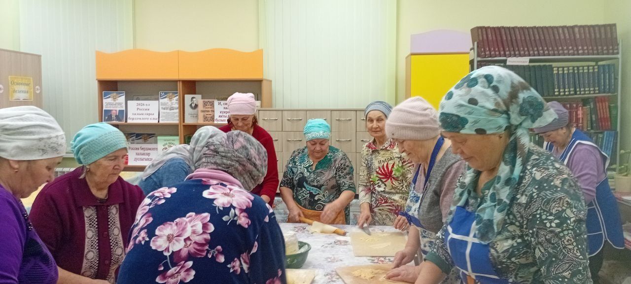 Борнакның «Сәйлән» клубына йөрүчеләр  егетләргә дип өй токмачлары кистеләр
