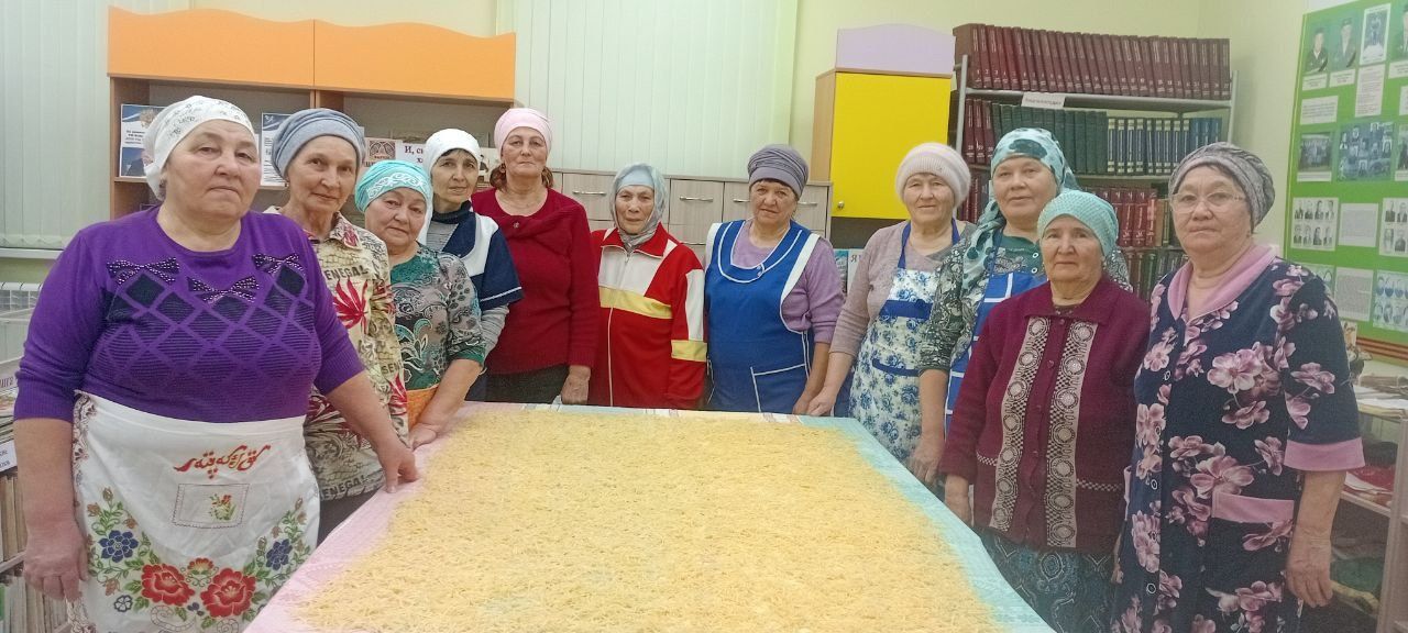 Борнакның «Сәйлән» клубына йөрүчеләр  егетләргә дип өй токмачлары кистеләр