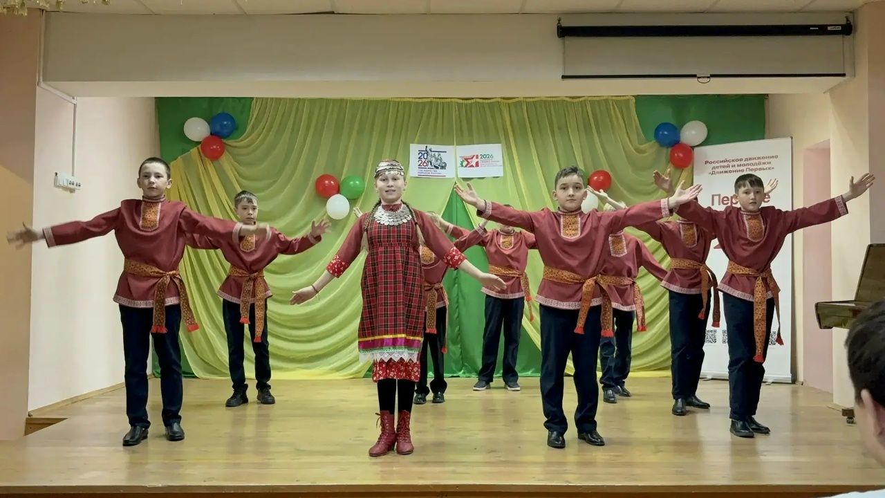 Түнтәр мәктәбендә  Россия халыклары бердәмлеге елын ачуга багышланган искиткеч чара узды