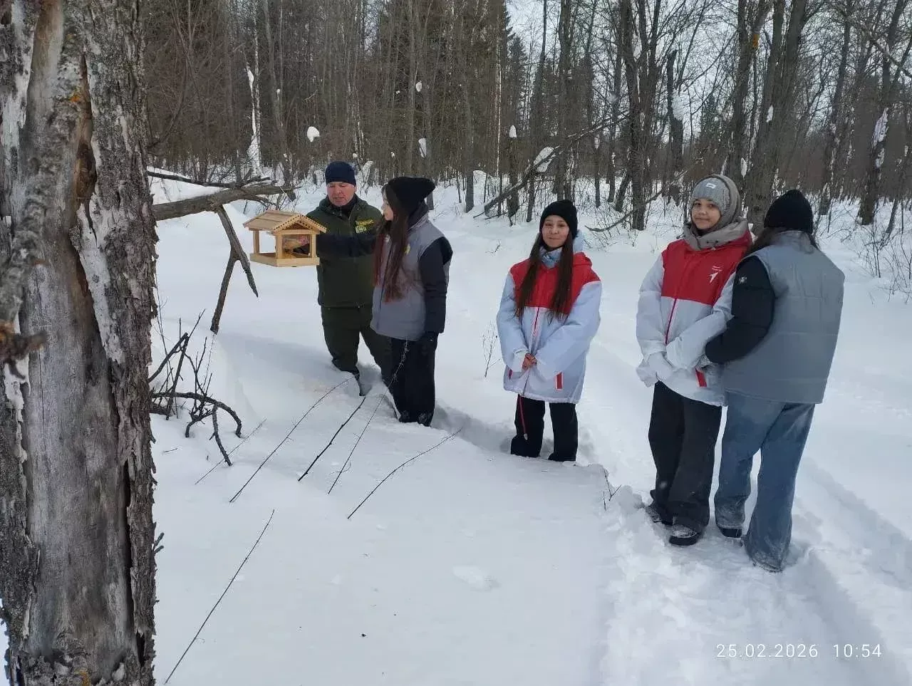 Балтач урта мәктәбе укучылары кыргый хайваннарга ярдәм итә
