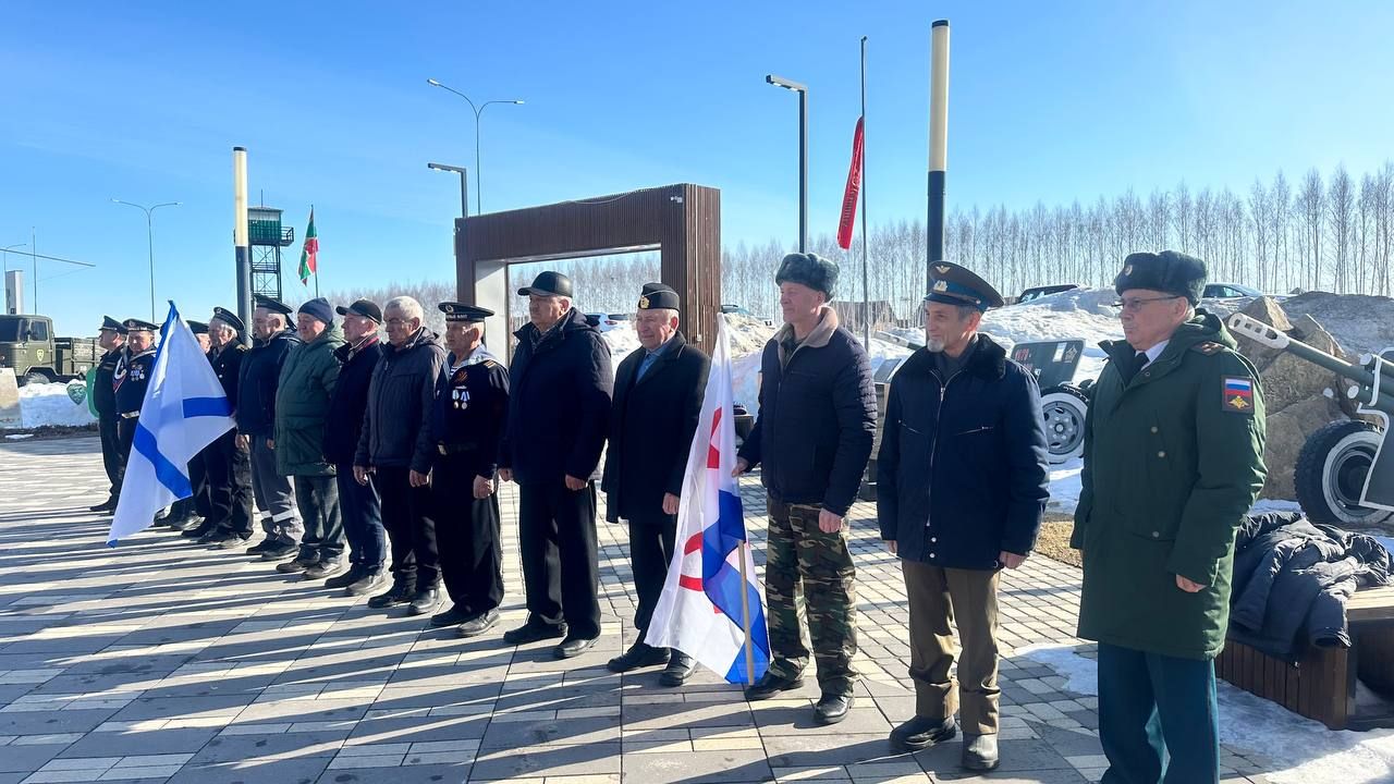 Балтачта Ватаныбызны су асты көймәләрендә саклаган ир-егетләр бәйрәм итте