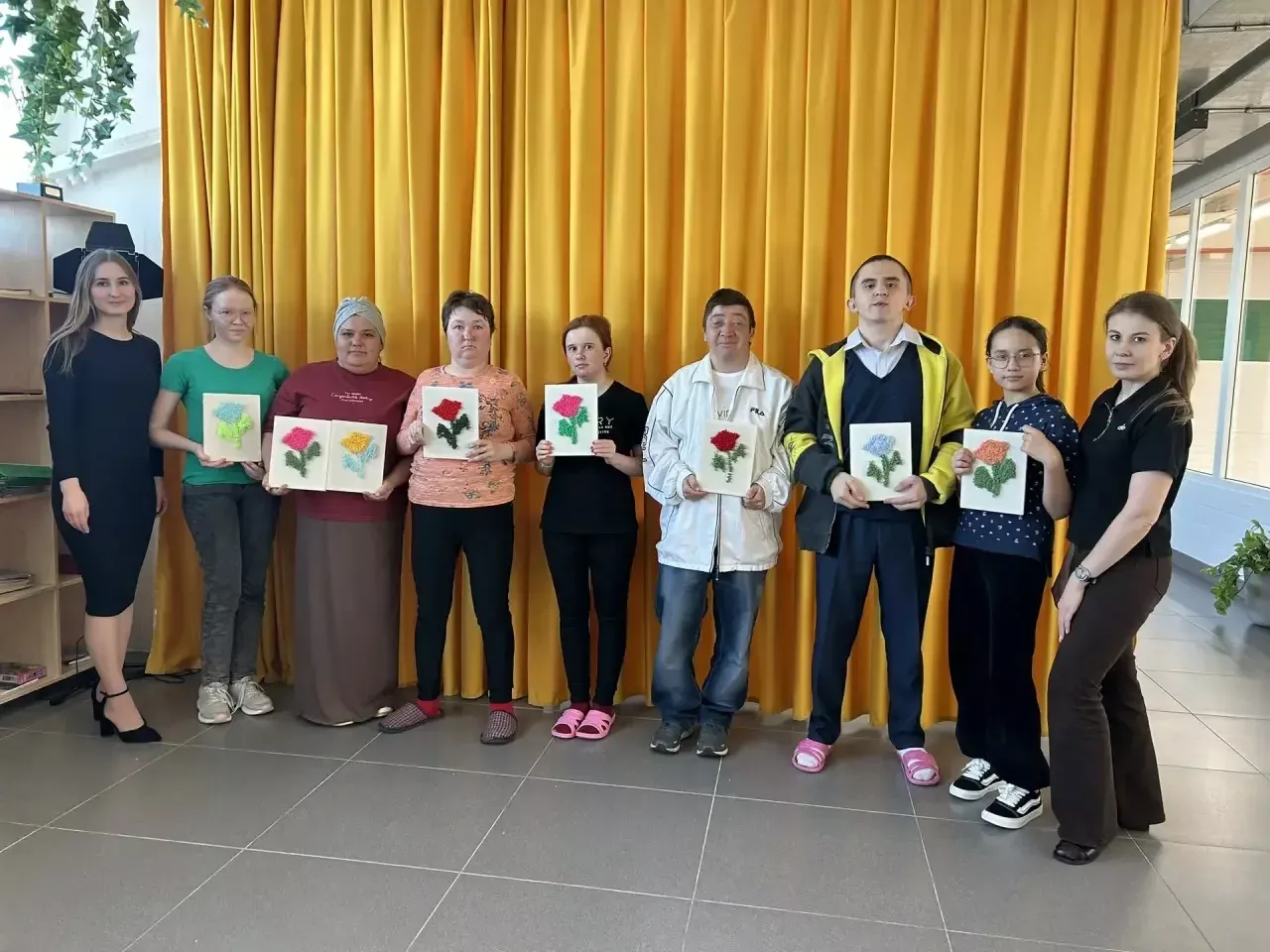 «Хыял» яшьләр үзәгендә мөмкинлекләре чикле кешеләр өчен чигү буенча осталык дәресе үткәрелде