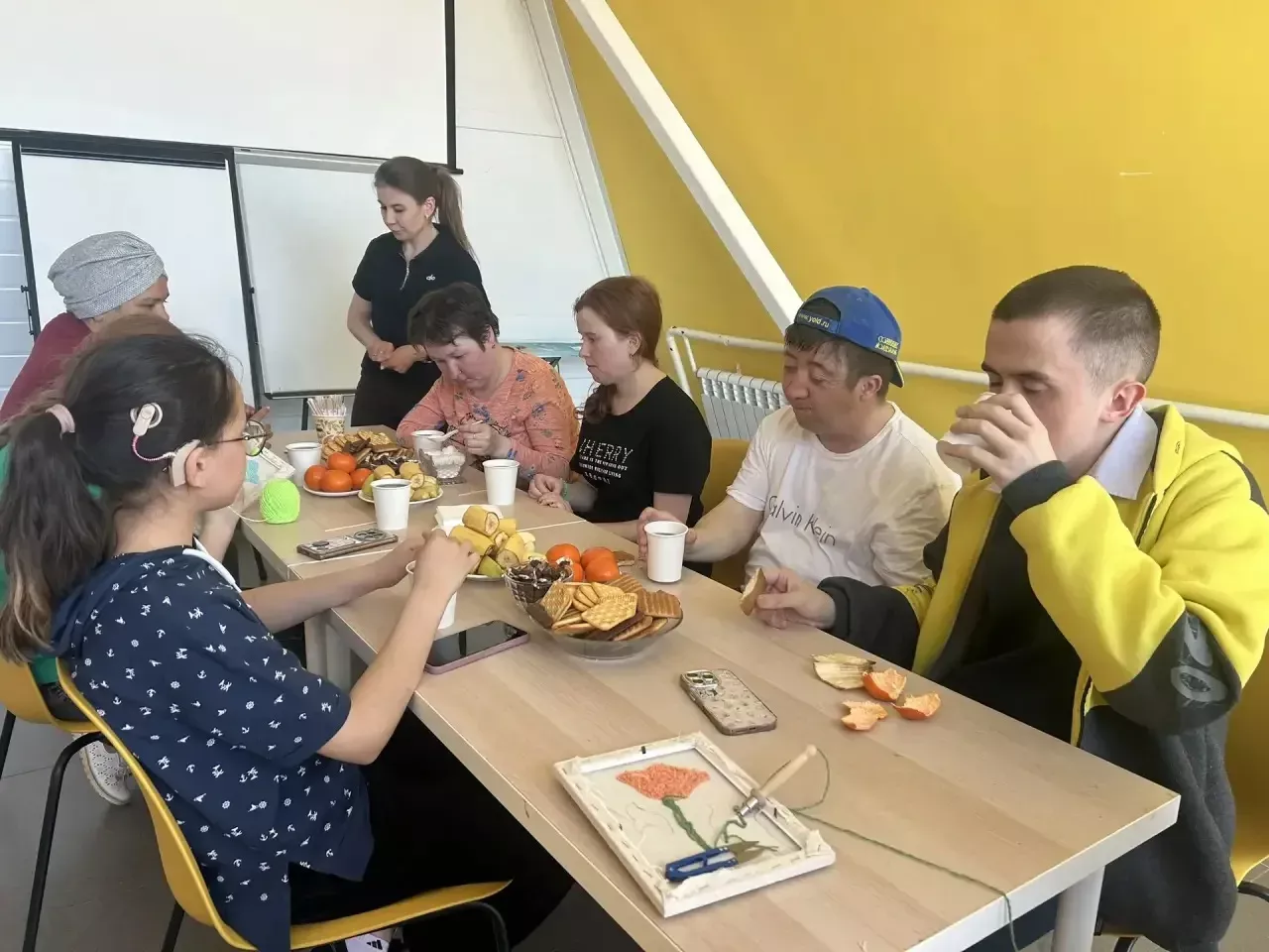 «Хыял» яшьләр үзәгендә мөмкинлекләре чикле кешеләр өчен чигү буенча осталык дәресе үткәрелде