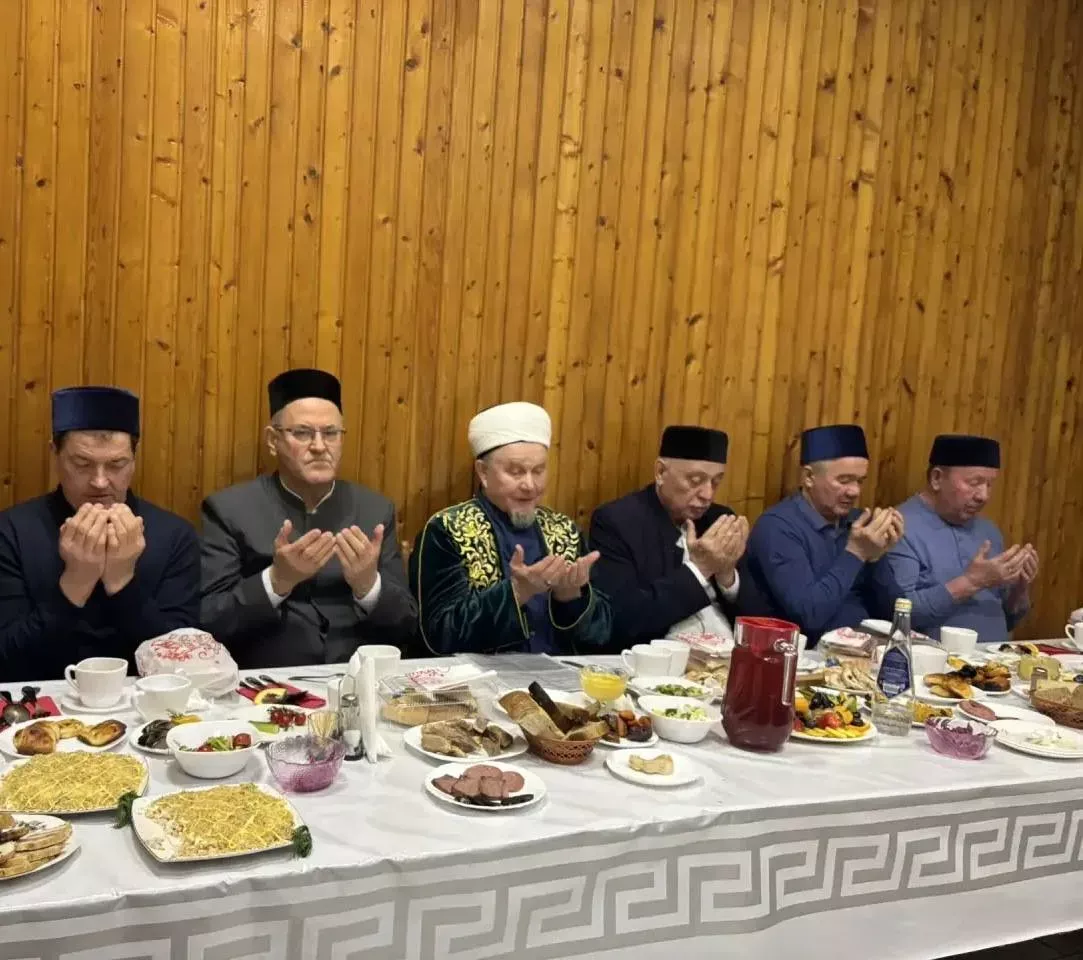 Нотфуллинар гаиләсе Салавычта ифтар үткәрде