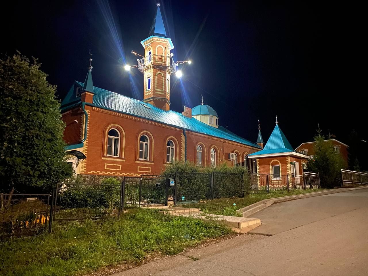 Мин намаз укымыйм, әмма ураза тотам. Андый ураза кабул буламы?