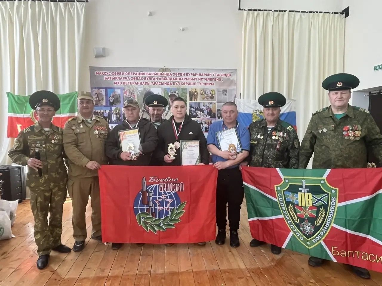 Чапшарда батырларча һәлак булган егетләр истәлегенә кул көрәше буенча турнир узды