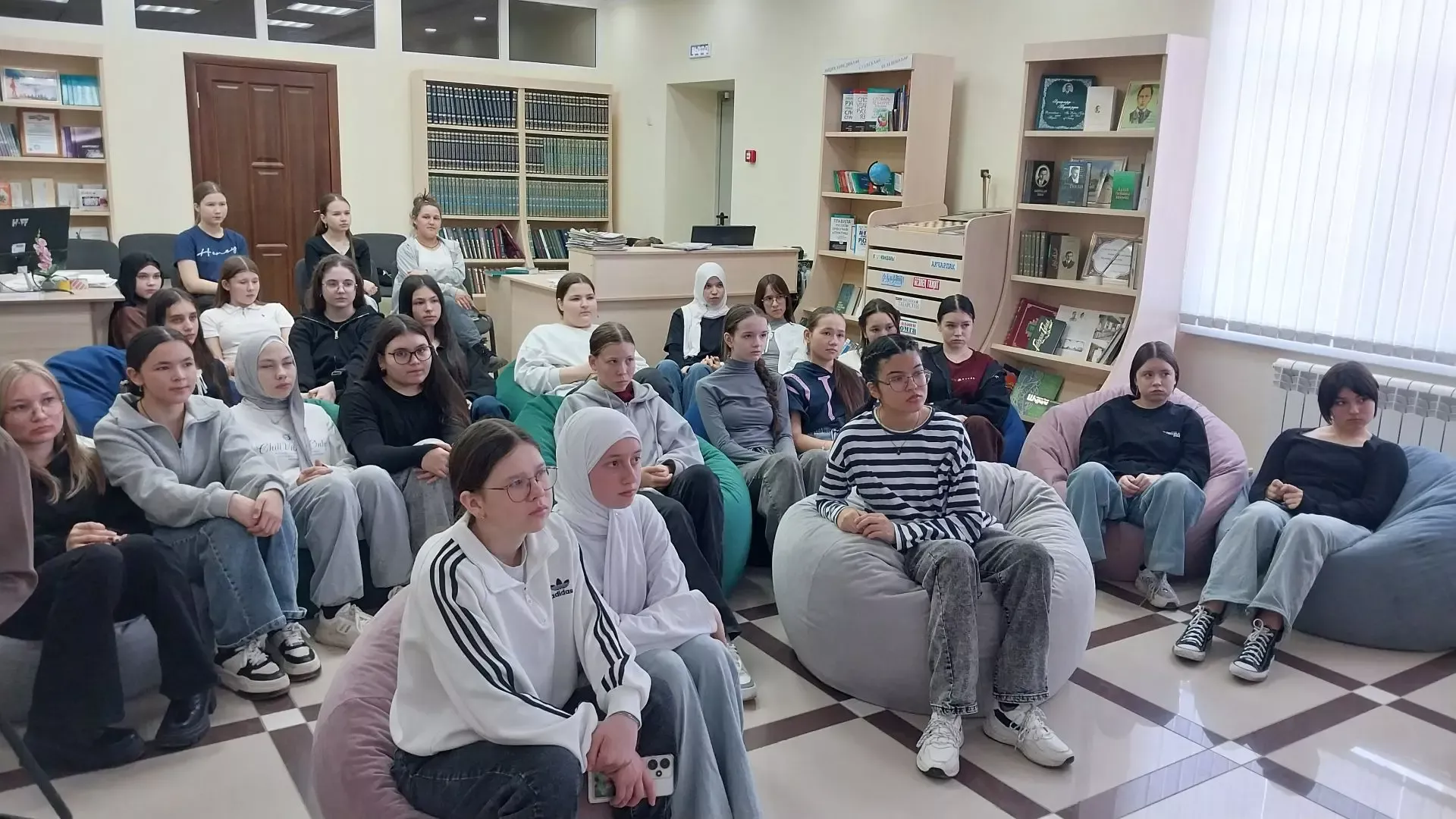 Балтач үзәк зурлар китапханәсендә кызлар өчен очрашу узды