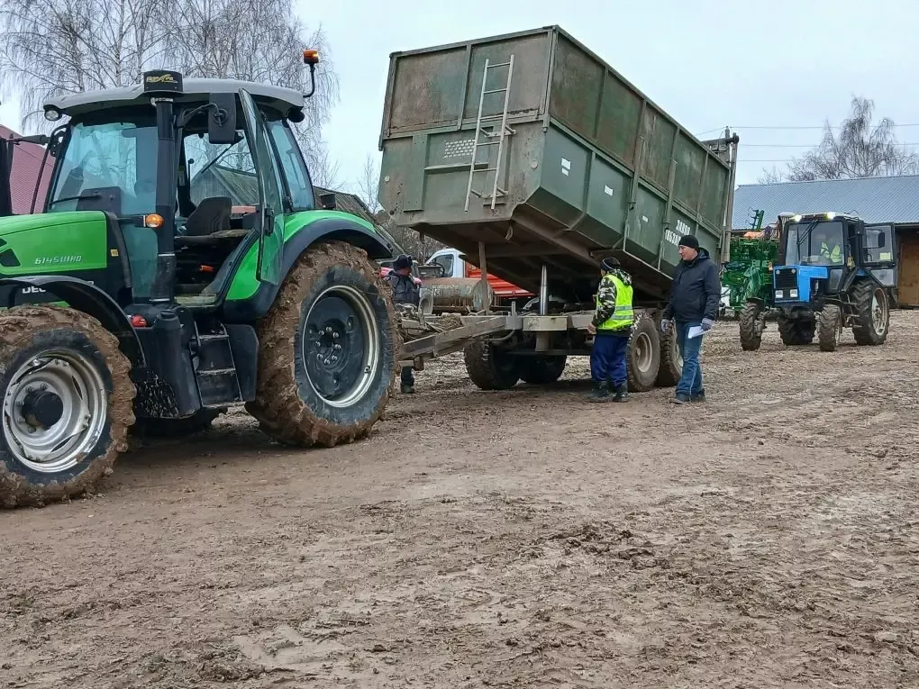 «Кама» хуҗалыгында 30 трактор һәм 13 прицеп техник күзәтү узды