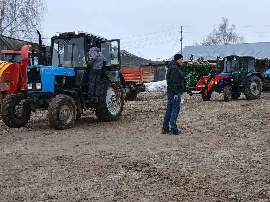 «Кама» хуҗалыгында 30 трактор һәм 13 прицеп техник күзәтү узды