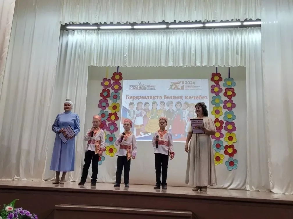 Нөнәгәр авылы мәдәният йортында «Бердәмлектә - безнең көчебез» дип аталган зур концерт булды
