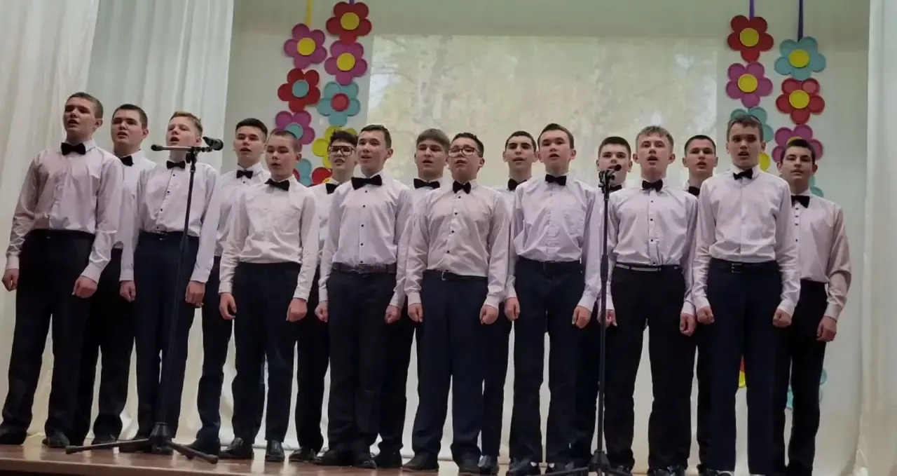 Нөнәгәр авылы мәдәният йортында «Бердәмлектә - безнең көчебез» дип аталган зур концерт булды