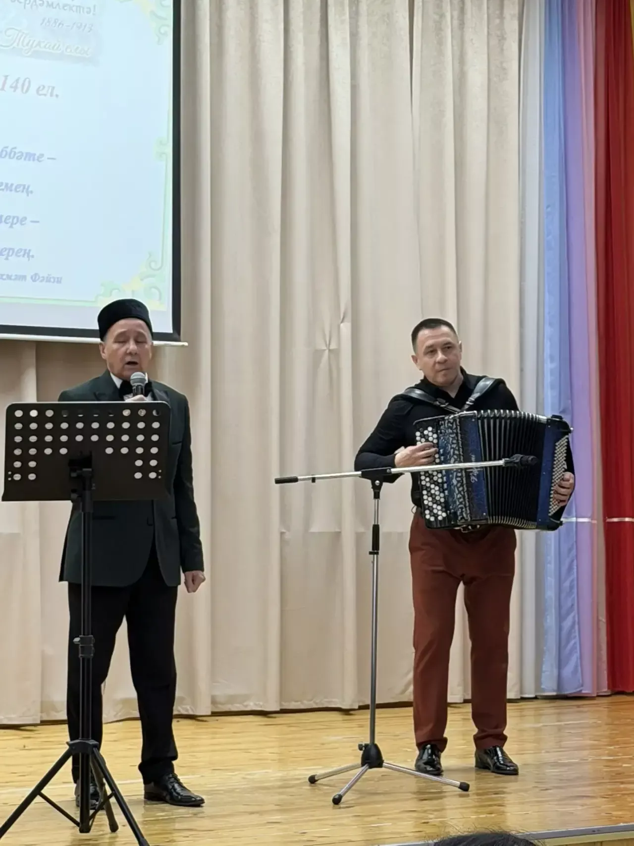 Балтач гимназиясе укучылары Татарстан һәм Башкортстанның атказанган артистлары белән очрашты