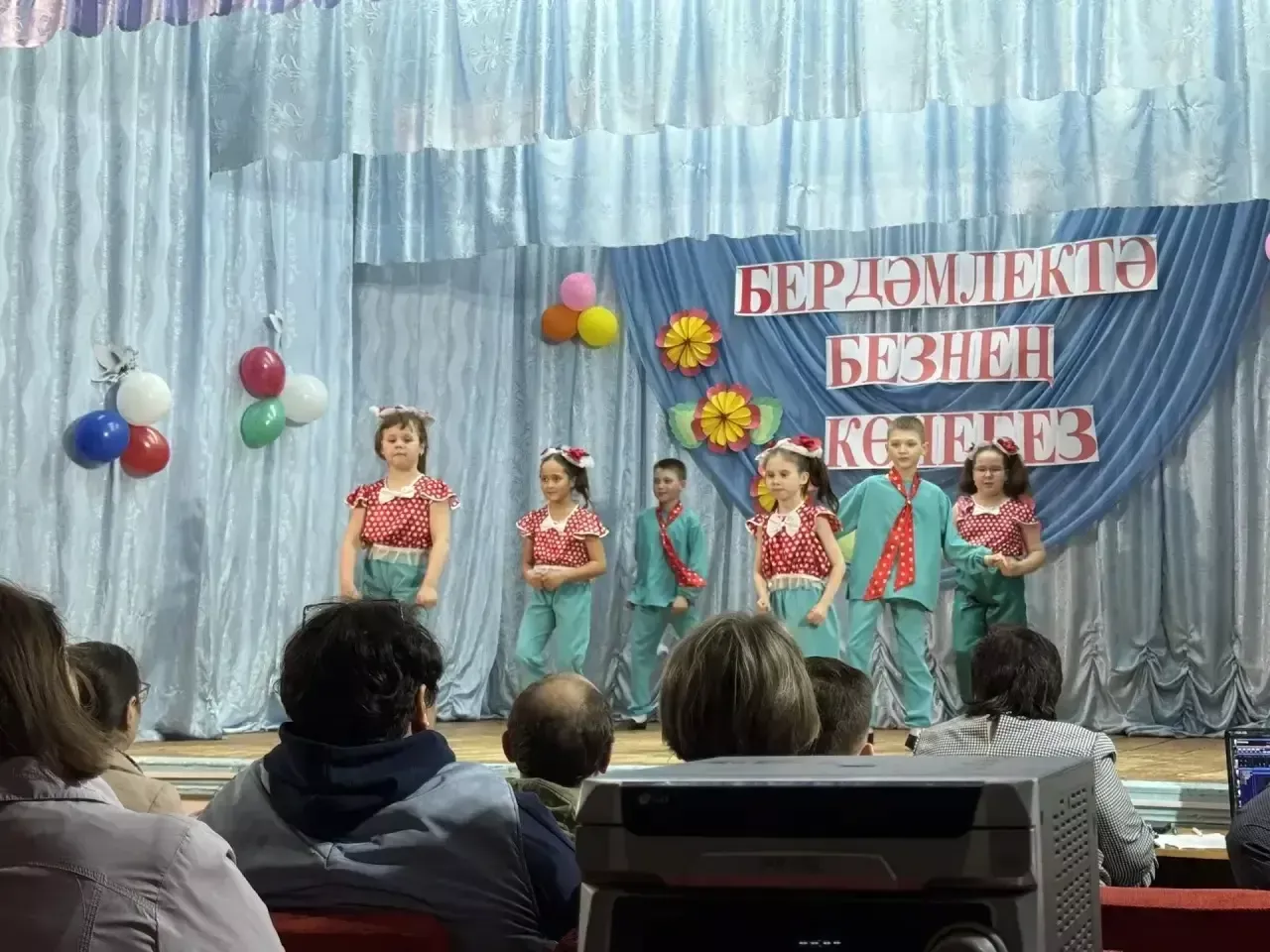 Куныр мәктәбенең «Бердәмлектә безнең көчебез» дип исемләнгән иҗат  концерты булды