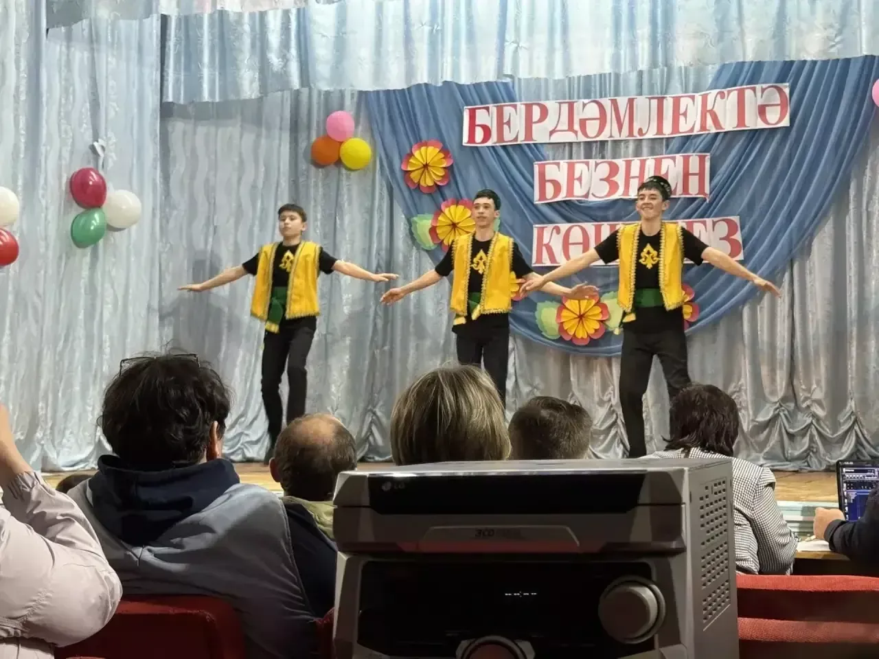 Куныр мәктәбенең «Бердәмлектә безнең көчебез» дип исемләнгән иҗат  концерты булды