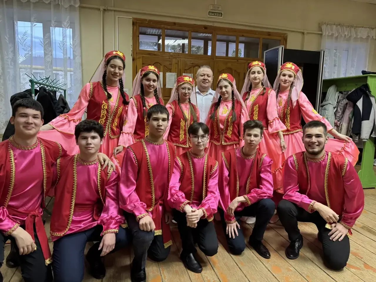 Куныр мәктәбенең «Бердәмлектә безнең көчебез» дип исемләнгән иҗат  концерты булды