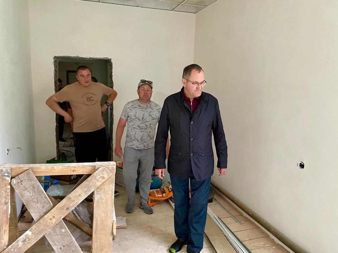 Балтач районы башлыгы төзелеш объектларында булып, эш барышы белән танышты