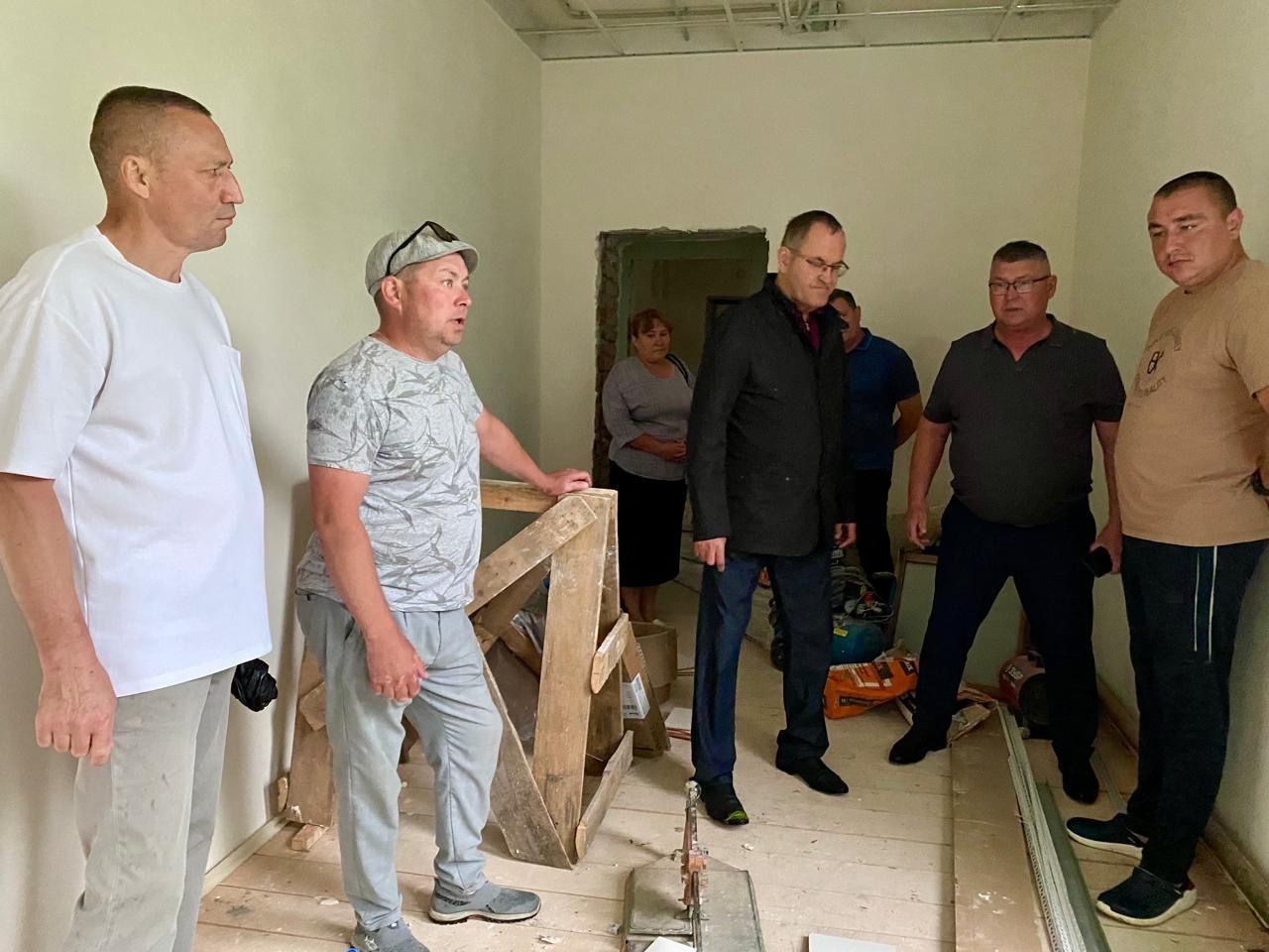 Балтач районы башлыгы төзелеш объектларында булып, эш барышы белән танышты