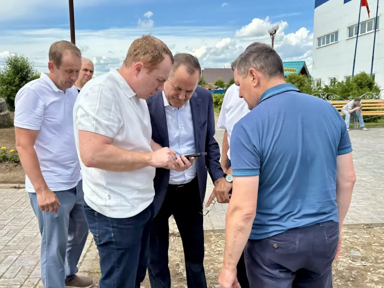 Балтач районы башлыгы төзелеш объектларында булып, эш барышы белән танышты