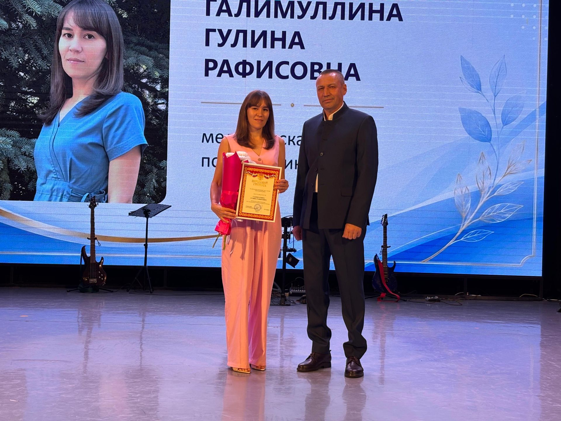 Бүген Балтач  мәдәният үзәгендә районның медицина хезмәткәрләре бәйрәм итте