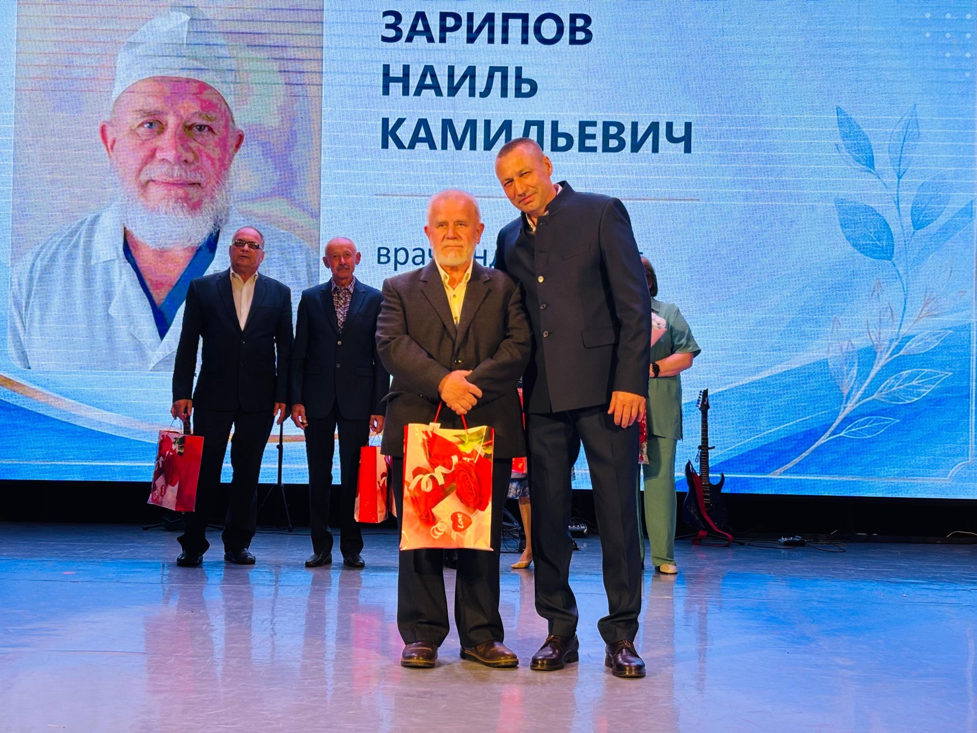 Бүген Балтач  мәдәният үзәгендә районның медицина хезмәткәрләре бәйрәм итте