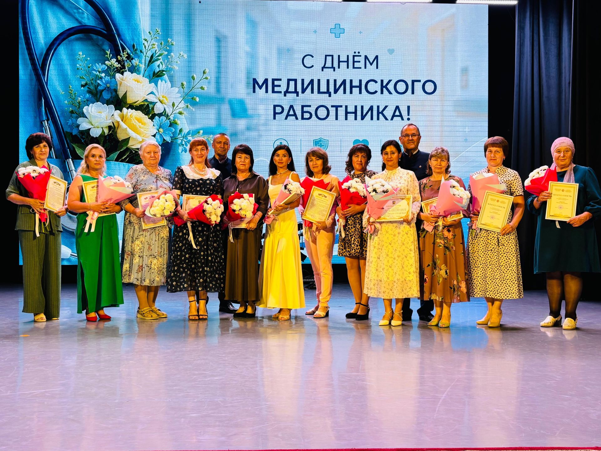 Бүген Балтач  мәдәният үзәгендә районның медицина хезмәткәрләре бәйрәм итте