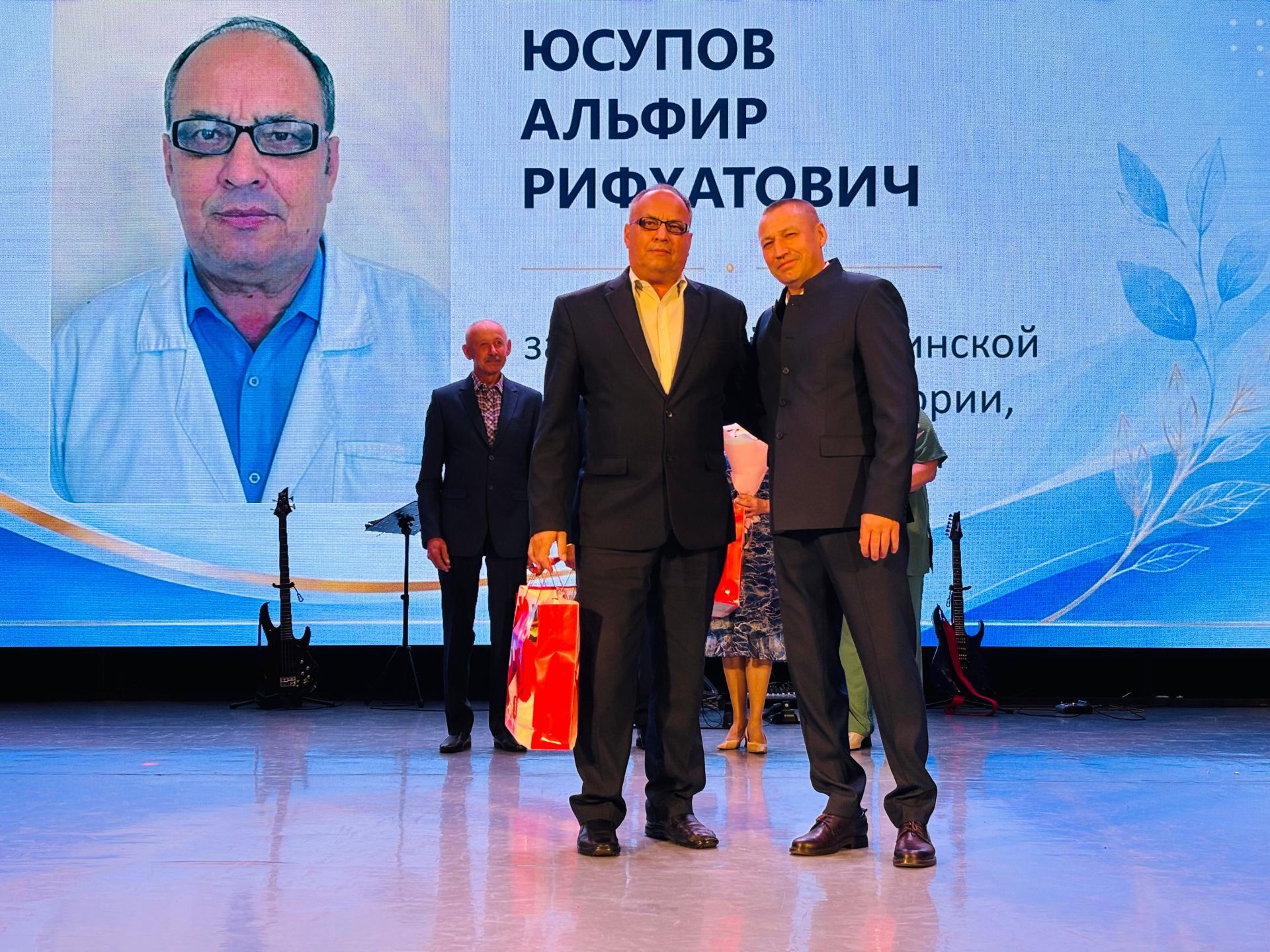 Бүген Балтач  мәдәният үзәгендә районның медицина хезмәткәрләре бәйрәм итте