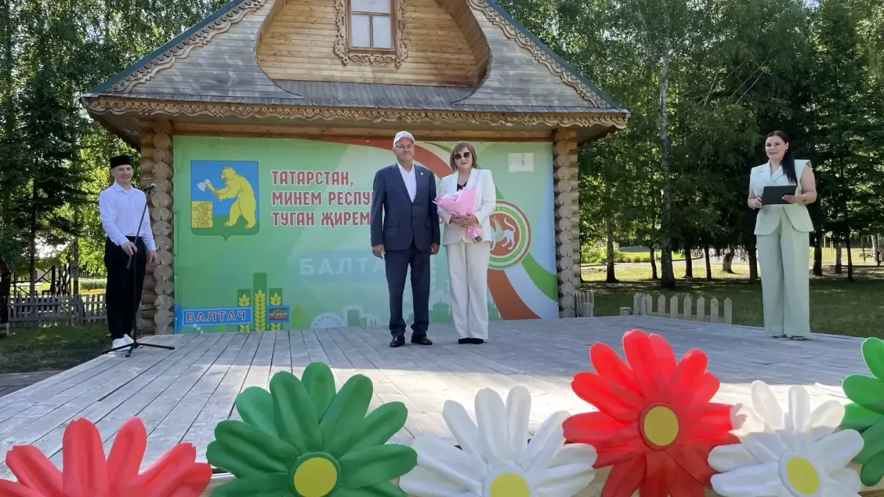 Балтачта социаль хезмәткәрләр тәбрикләнде