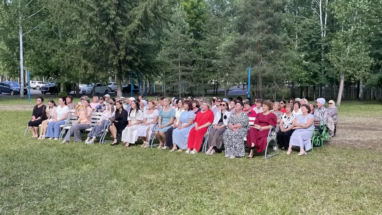 Балтачта социаль хезмәткәрләр тәбрикләнде