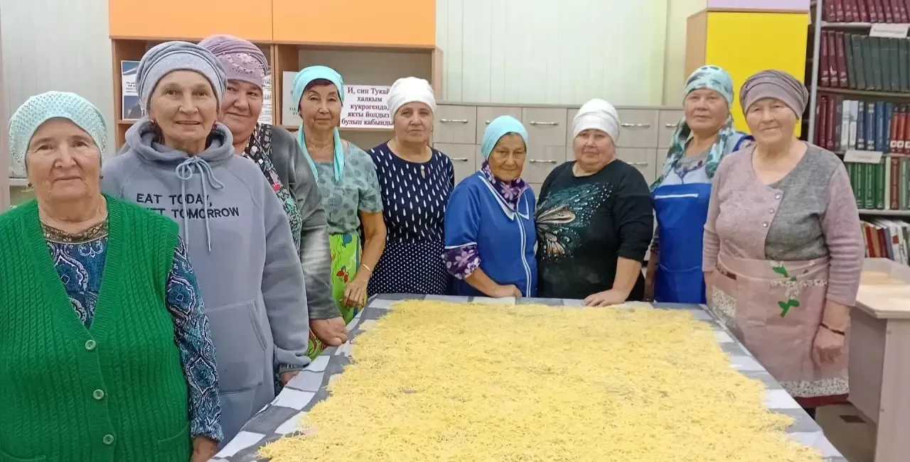 Борнак апалары егетләргә өй токмачлары кистеләр
