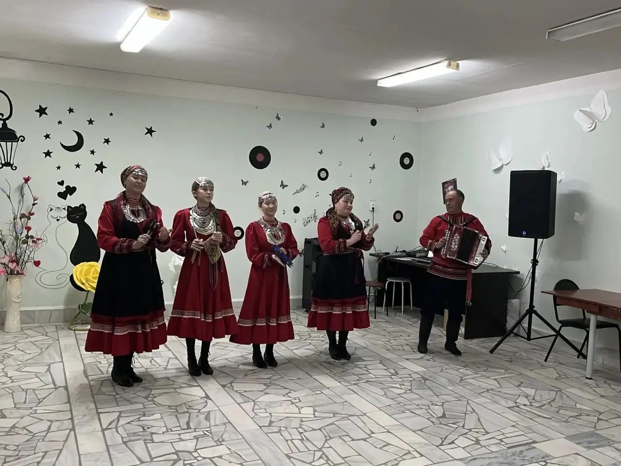 «Наз» кабат моңга күмелде