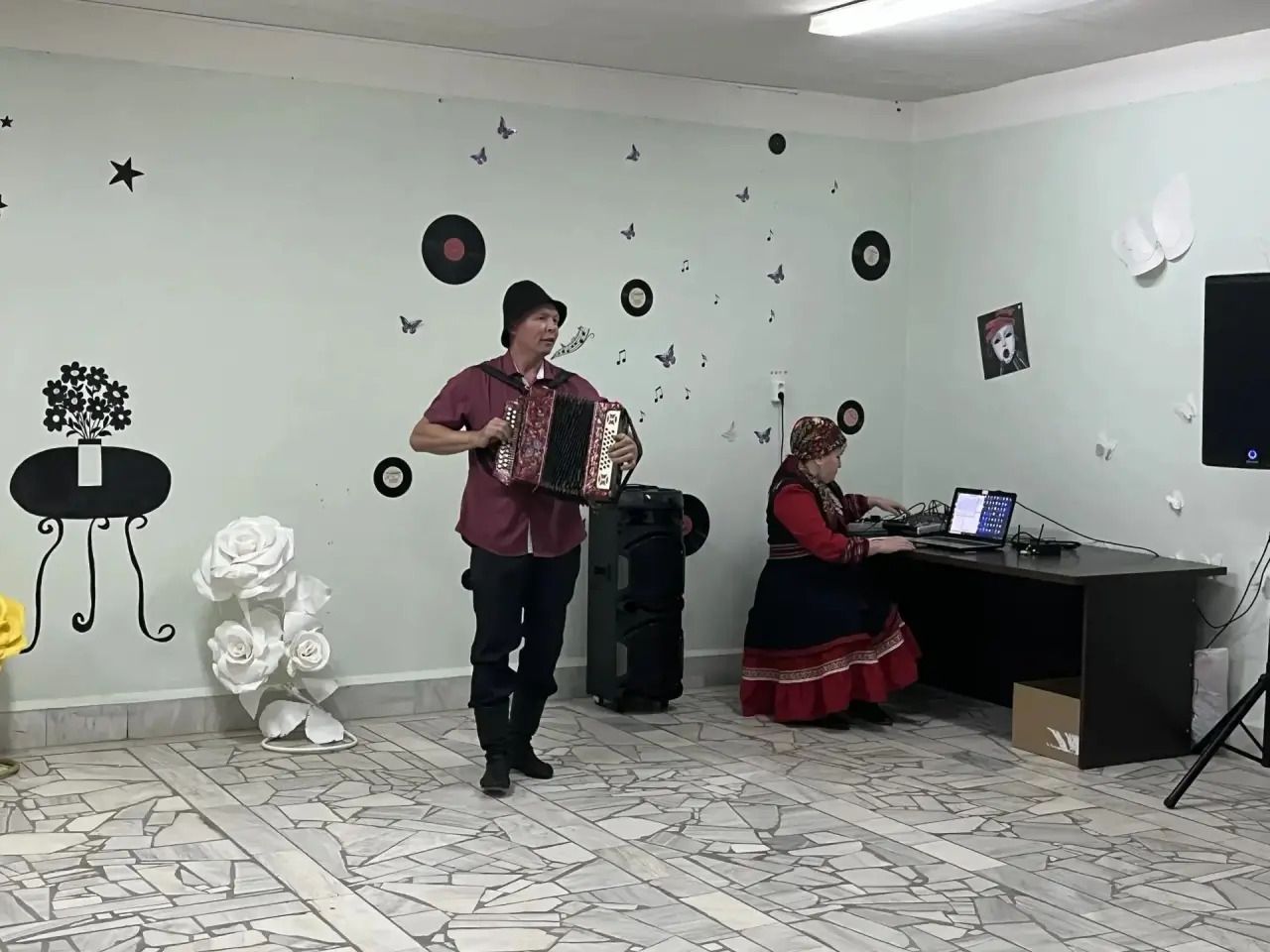 «Наз» кабат моңга күмелде