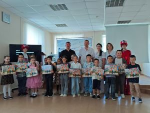 Балтач үзәк хастаханәсе коллективы беренче сыйныфка баручы балаларны кунакка дәште