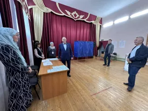 ТР Сәламәтлек саклау министры Әтнә авылының 1073 номерлы сайлау участогында булды