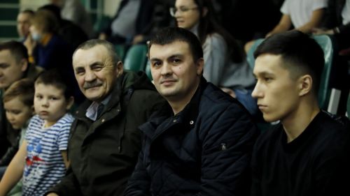 Нөнәгәр авылында гомер итүче кадерле әтиебез, яраткан бабабыз ФӘНИЛ ҖӘВИТ улы ШАКИРОВның 1 октябрь көнне гомер бәйрәме— 65 яшьлек юбилее белән котлыйбыз!