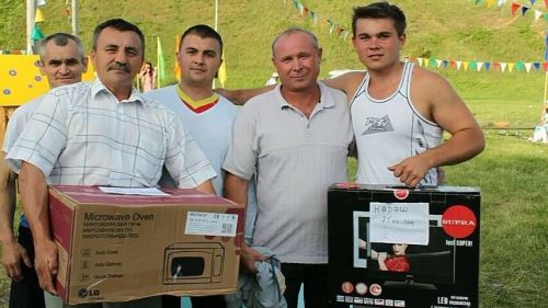 Нөнәгәр авылында гомер итүче кадерле әтиебез, яраткан бабабыз ФӘНИЛ ҖӘВИТ улы ШАКИРОВның 1 октябрь көнне гомер бәйрәме— 65 яшьлек юбилее белән котлыйбыз!