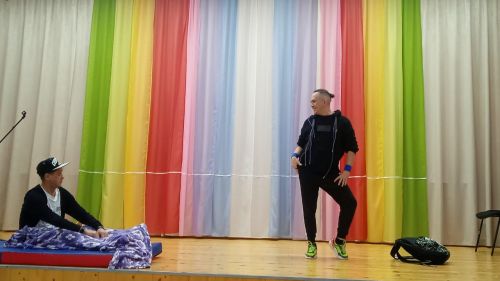 Балтач гимназиясенә Галиәскар Камал артистлары кунакка килде (+фото)