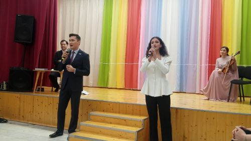 Балтач гимназиясенә Галиәскар Камал артистлары кунакка килде (+фото)