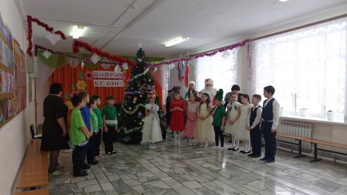 Куныр урта мәктәбендә Яңа ел бәйрәме ничек узган? (фото, видео)