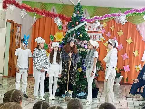 Куныр урта мәктәбендә Яңа ел бәйрәме ничек узган? (фото, видео)