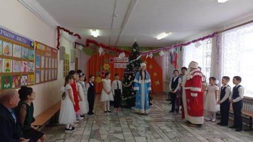Куныр урта мәктәбендә Яңа ел бәйрәме ничек узган? (фото, видео)
