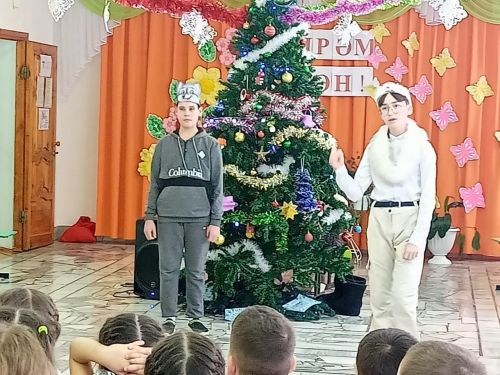Куныр урта мәктәбендә Яңа ел бәйрәме ничек узган? (фото, видео)