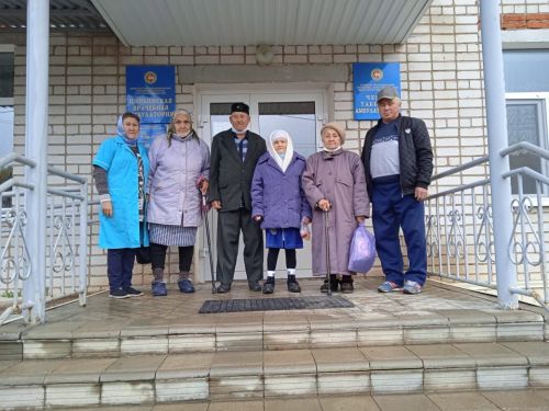 Балтач өлкәннәре район үзәк хастаханәсенә алып барганнары өчен кемгә рәхмәт белдерә?
