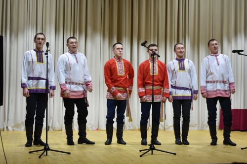 Ӟаны гуртысь лулчеберетъя юртын егитъёс люкаськизы (фото)