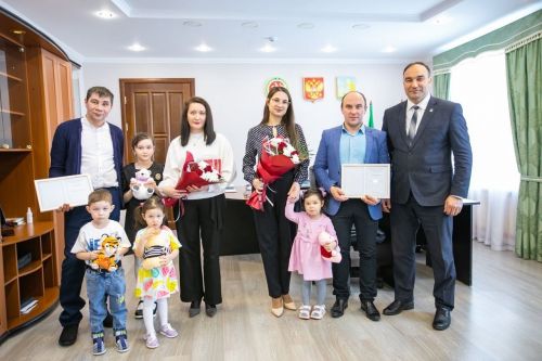 Балтачта яшь гаиләләргә торак өчен таныклыклар тапшырдылар (фото)