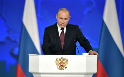 Путин хәрбиләргә һәм ветераннарга ярдәм итү чаралары турында игълан итте