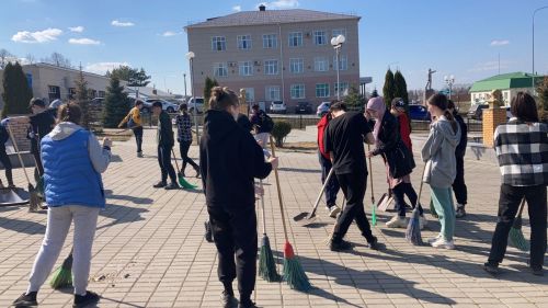 Балтач укучылары паркларны чистарта (фото)